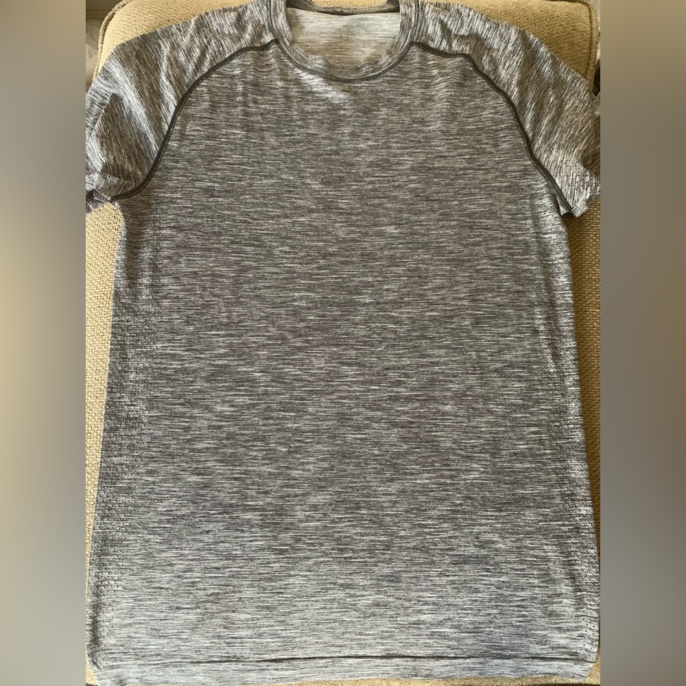 LuluLemon Gray Vent Tech Shirt (Size S)